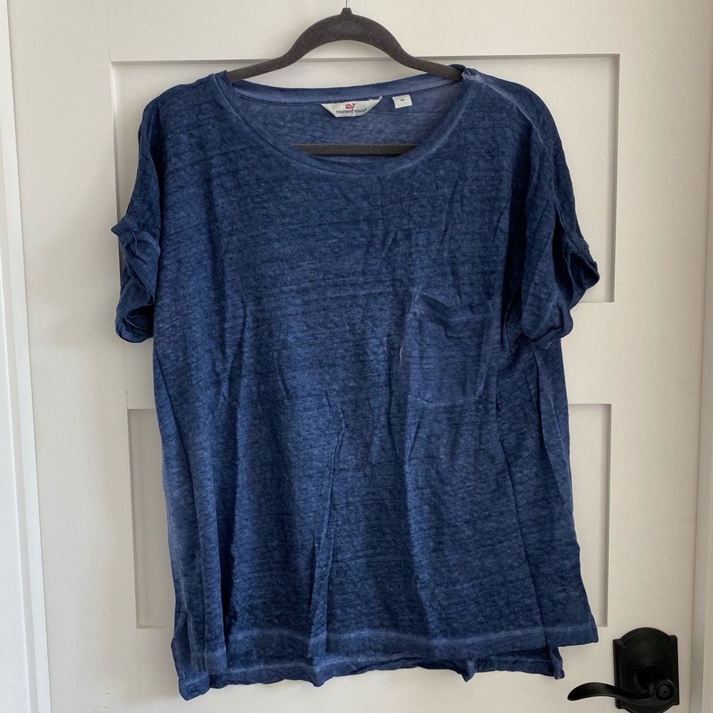 Vineyard Vines navy top size medium